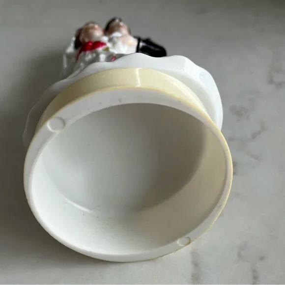 Vintage Bride and Groom Wedding Cake Topper - Picture 9 of 10